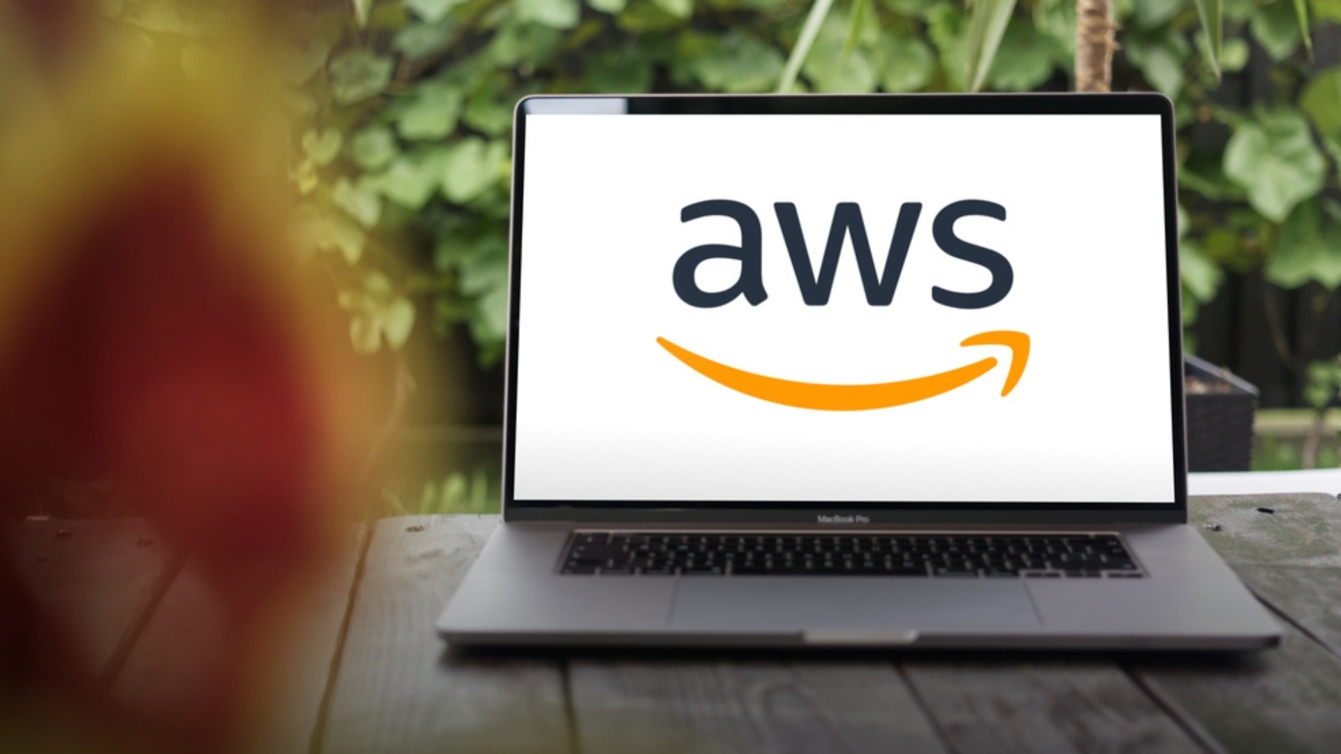 初心者向けにTerraformでAWSの環境構築を説明しているイメージ